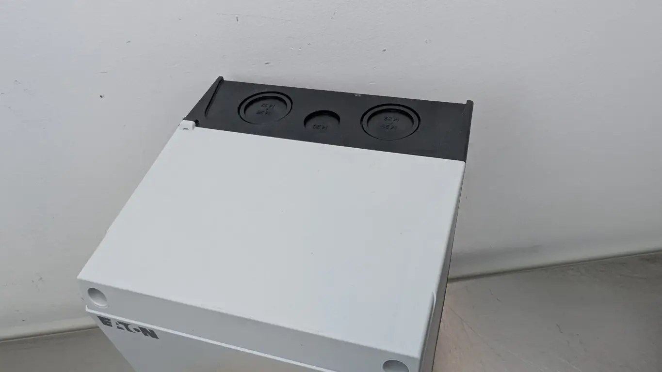 Eaton T5B-4-15682/I4/SVB Rotary Main Switch Disconnect 207246 63A Red - Image 3