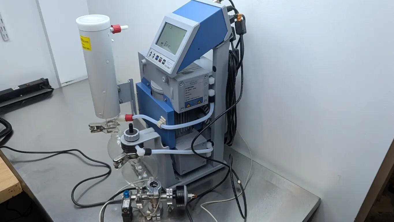 Vacuubrand PC 2004 VARIO Dry Chemistry Vacuum Pump CVC 2000 120VAC - Image 3