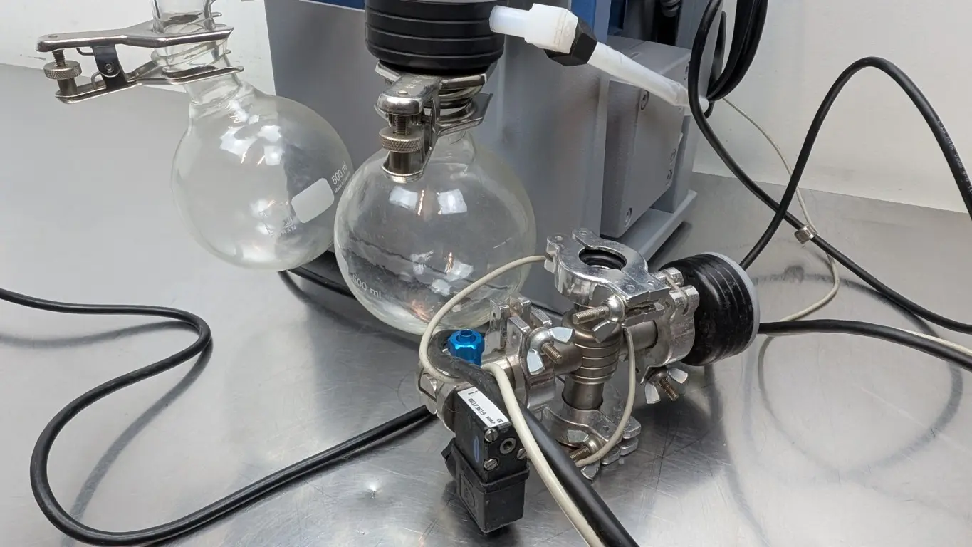 Vacuubrand PC 2004 VARIO Dry Chemistry Vacuum Pump CVC 2000 120VAC - Image 4