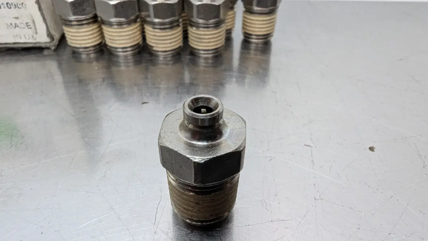 10 Pack Norgren 124250128 Pneumatic Male Adapter 1/8" Tube 1/4" NPT - Image 3