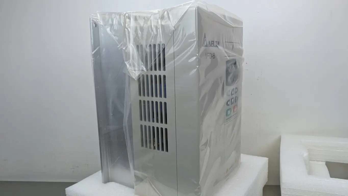 Delta VFD075B43A AC Drive VFD-B Rev 4.23 380-480VAC 19A to 0-480VAC 18A 0.1-400Hz 10 HP - Image 3